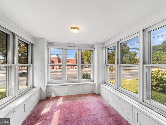 5th image of 6705 Oxford Ave
