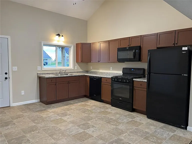1475 Quail Run — Photo 6
