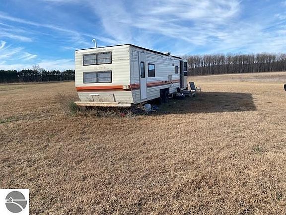 5th image of 1085 County Road 571 NE