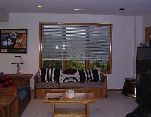 4th image of 210 Whitlock St