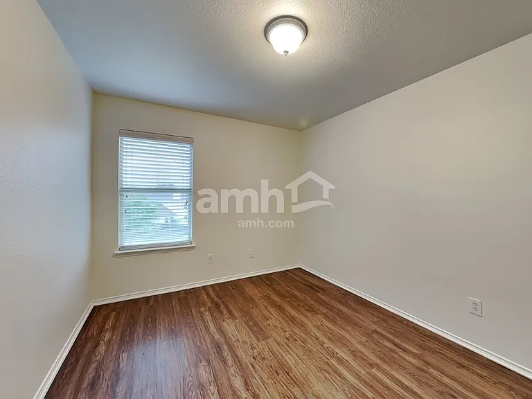 1036 Cove Hollow Dr — Photo 19