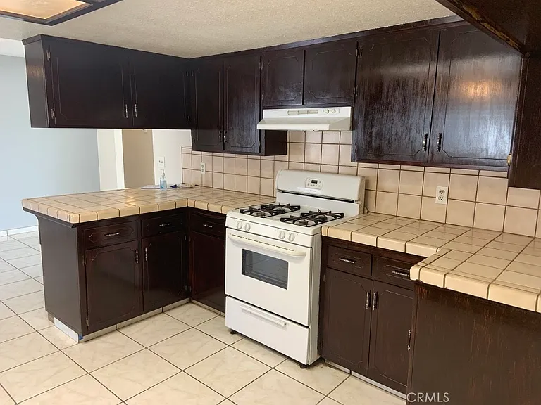 922 E Elm Ave — Photo 9