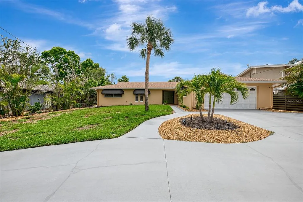 3 bed, 2.5 bath, 2080 sqft, $5,000 — Photo 2