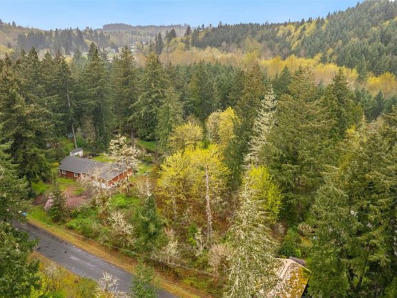 5th image of 10924 Cowlitz Drive SE