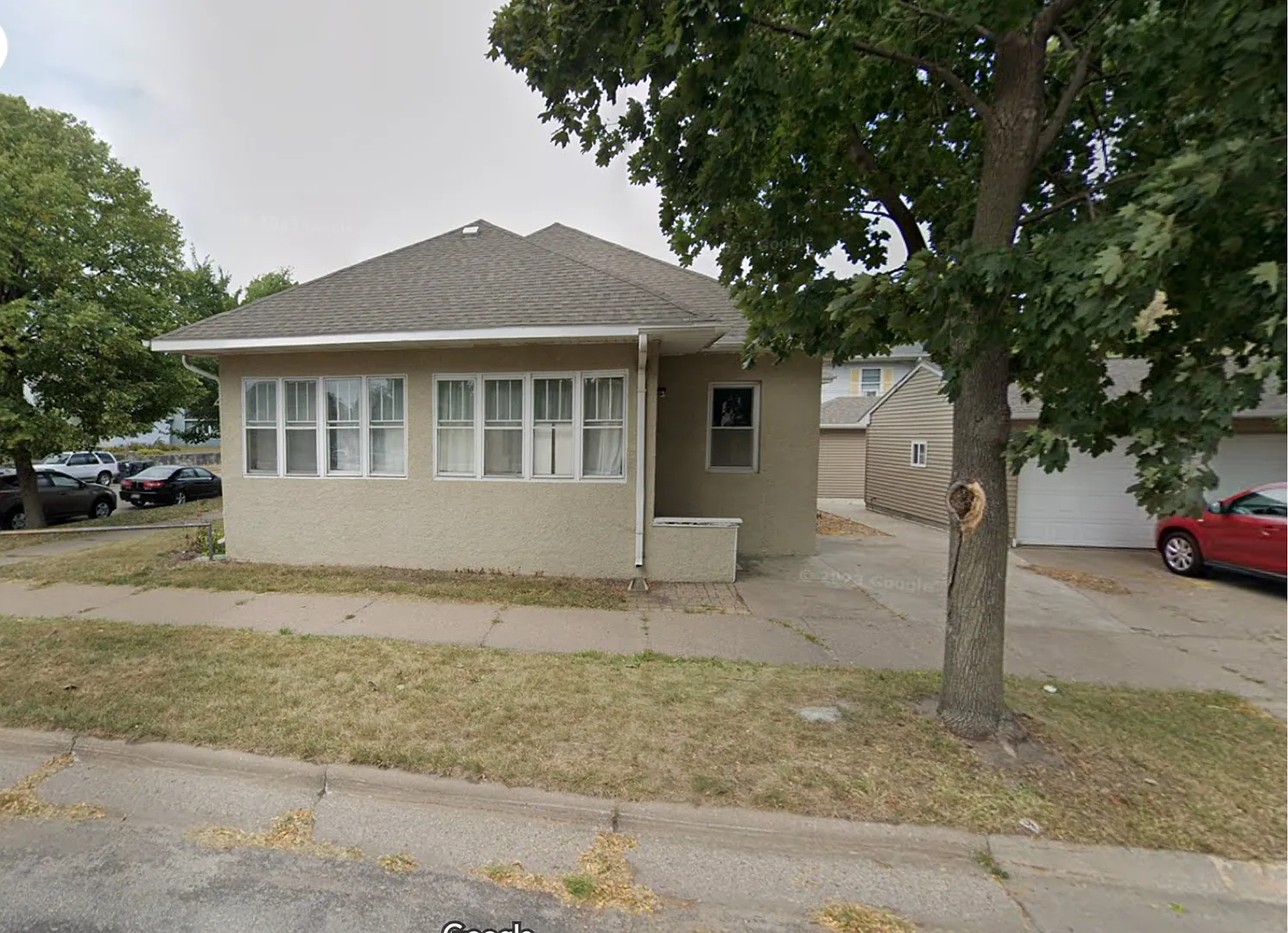 5 Bedroom 2 Bathroom House for Rent — Photo 1