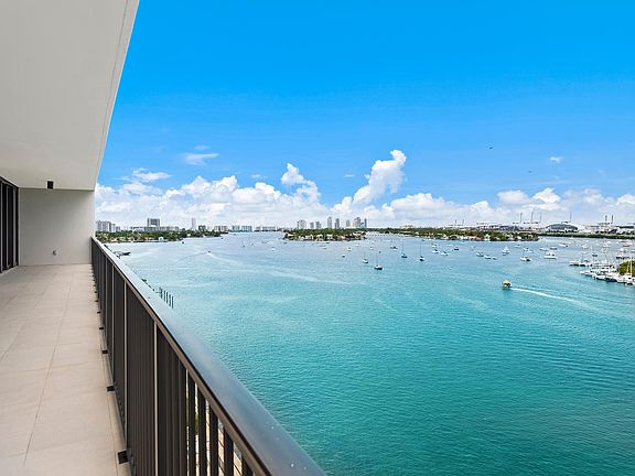 3rd image of 1000 Venetian Way APT 1004