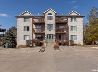 3040 Holiday Ct #5, Bettendorf, IA 52722