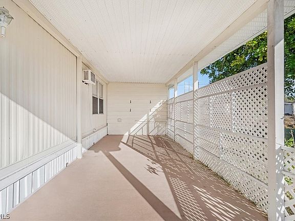 5th image of 329 Lantern Ln
