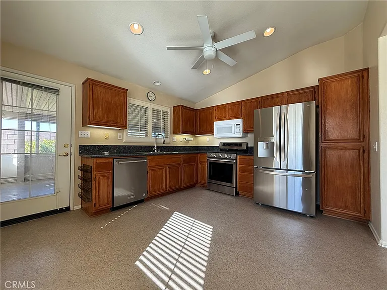 33015 Eagle Point Dr — Photo 6