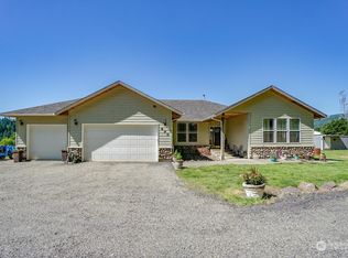 690 Melton Rd, Castle Rock, WA 98611