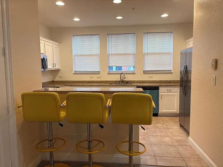 833 Millbrae Ct #4 — Photo 2