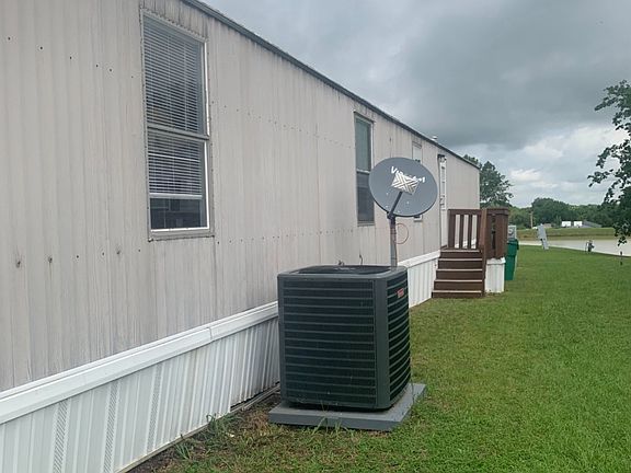 3rd image of 1800 Preston On The Lake Blvd Trailer 1