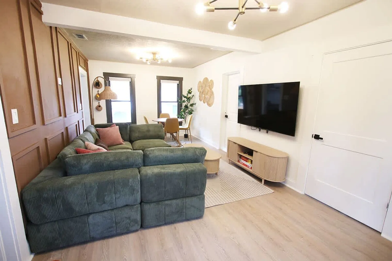 2 bed, 2.0 bath, 775 sqft, $4,859 — Photo 3