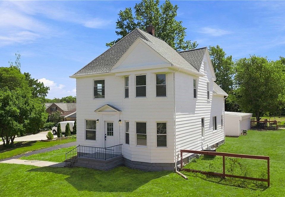 1st image of 3223 W Pleasant Valley Rd