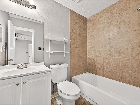 4th image of 7222 Londres Dr