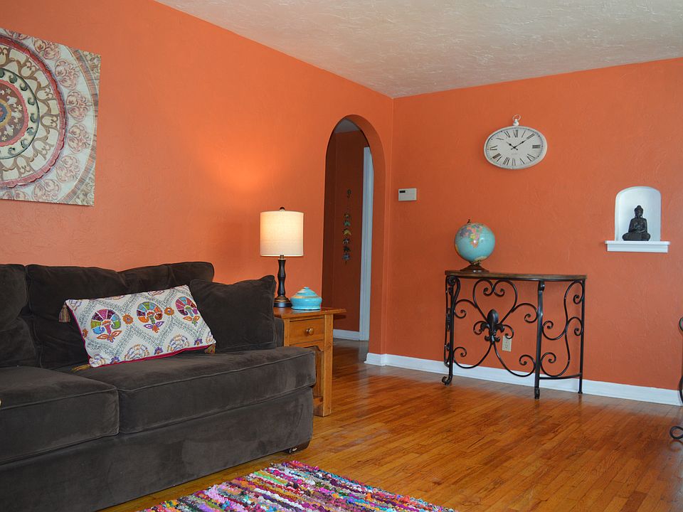 Sunny living room (2016)