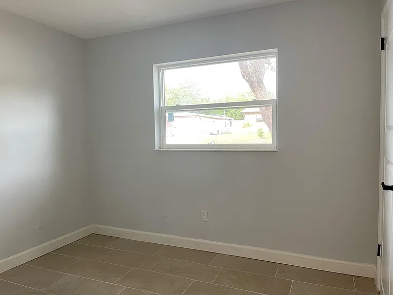 482 Oakwood Dr — Photo 6