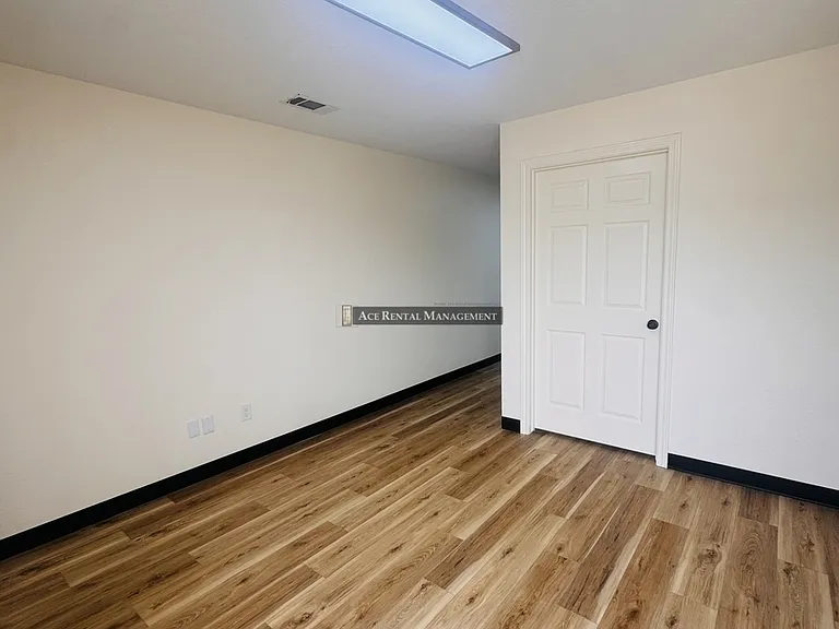 2905 Nederland Ave #107001001 — Photo 2