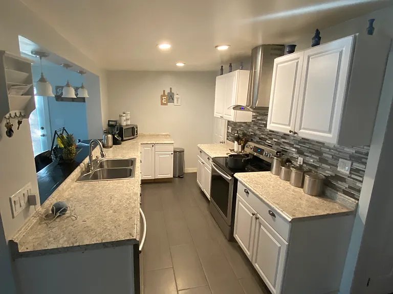 105 N Green Dr — Photo 10