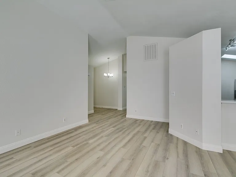 8664 Buttercreek Way — Photo 8