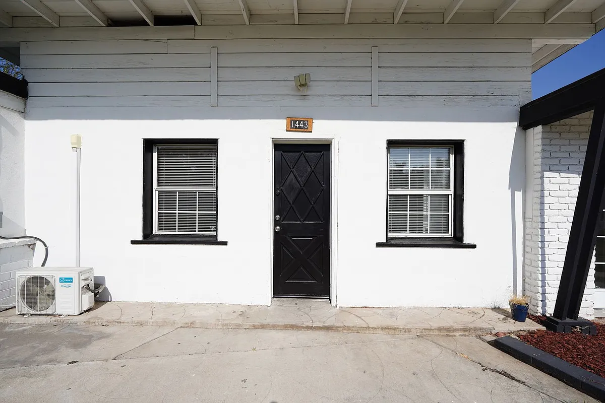 Building Photo - 1443 N Riverside Ave