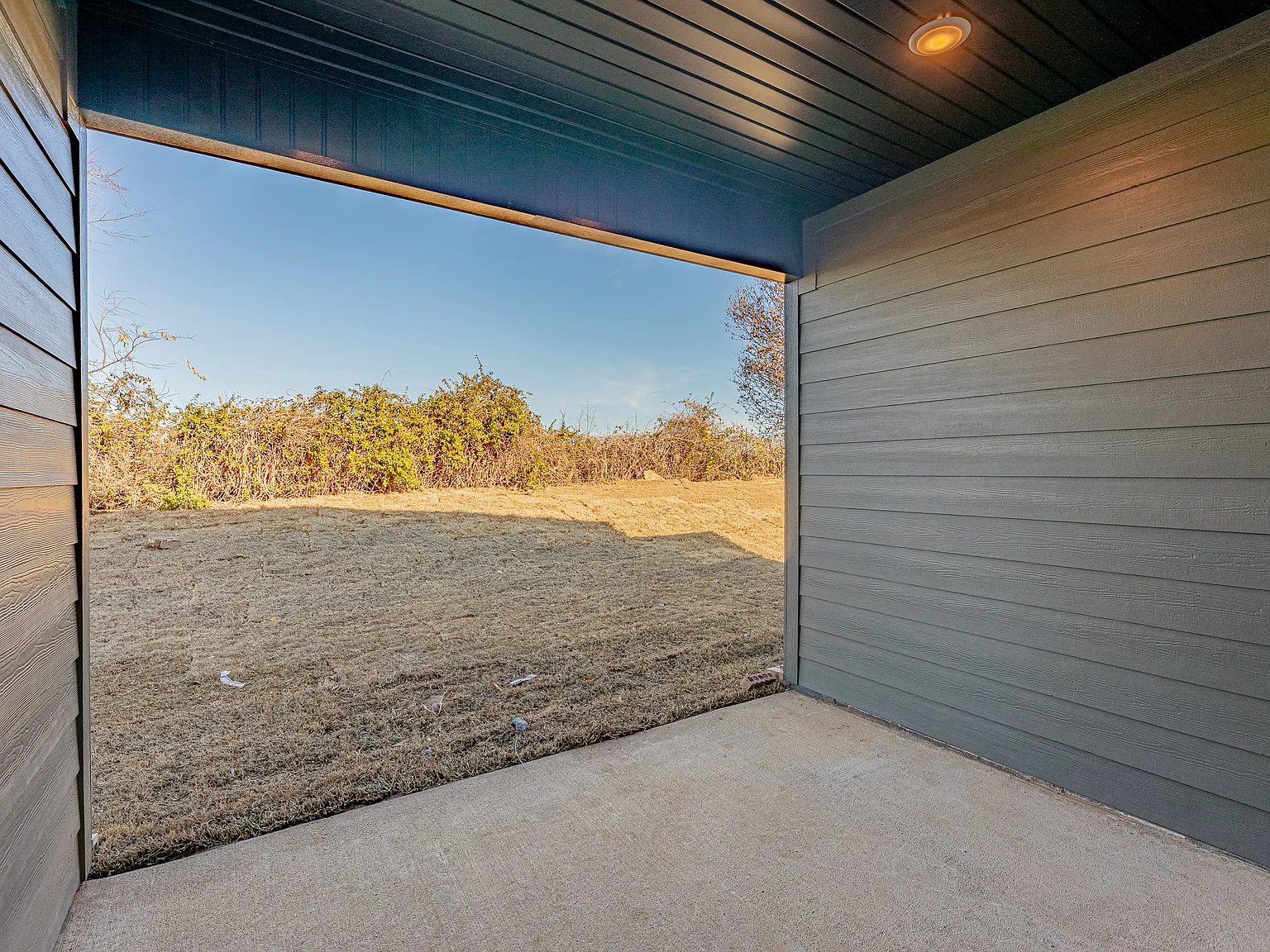 1607 SW Casuarina Dr - 1 — Photo 3