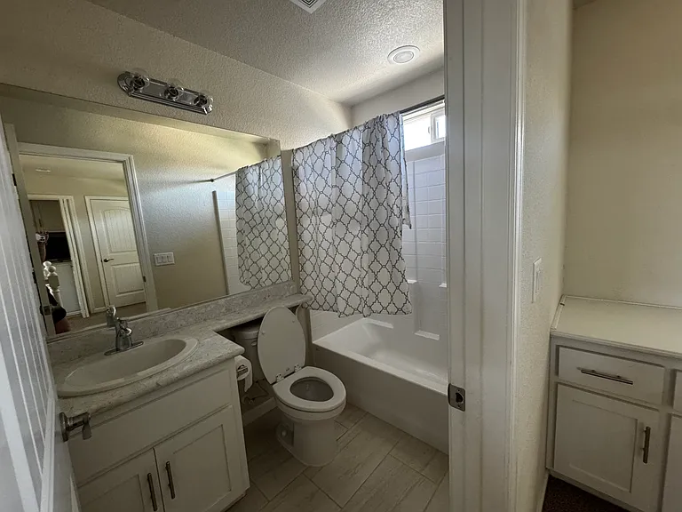 1114 Drake Way — Photo 14