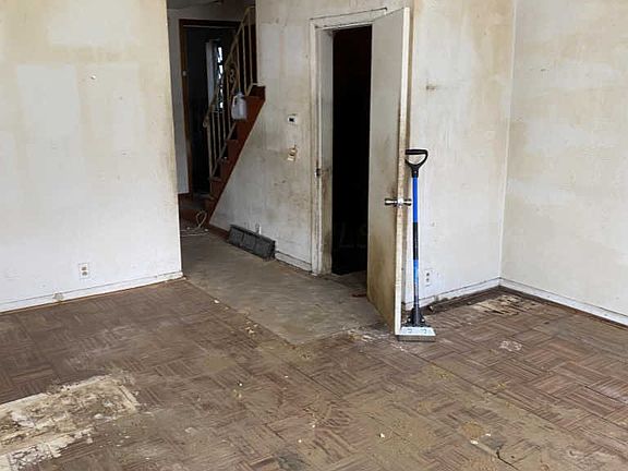 3rd image of 667 Reinhard Ave