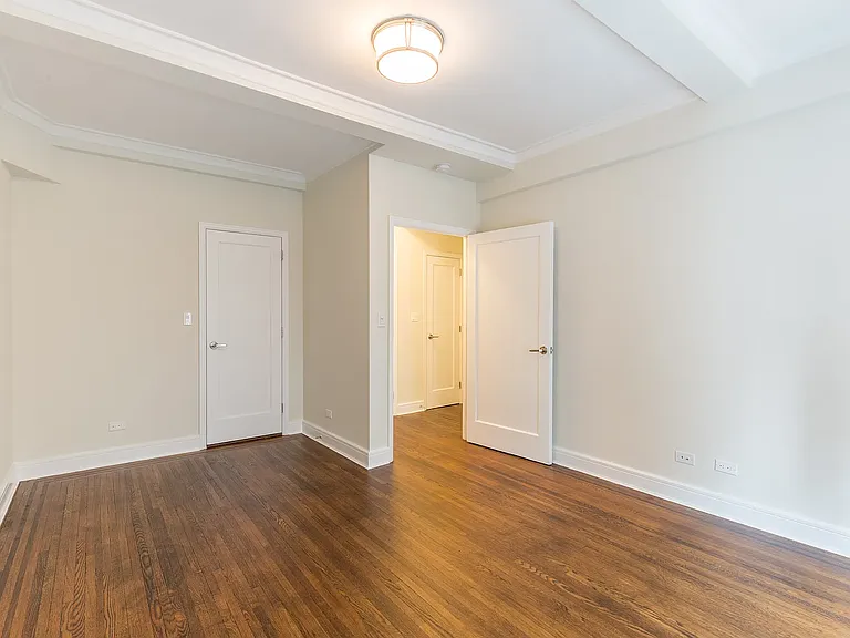 210 W 70th St #1506 — Photo 5