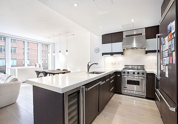 3rd image of 125 W 21st St APT 4B