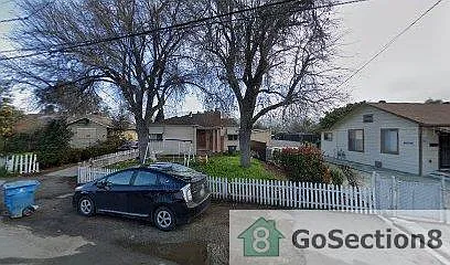 44 Stewart Ave photo 1
