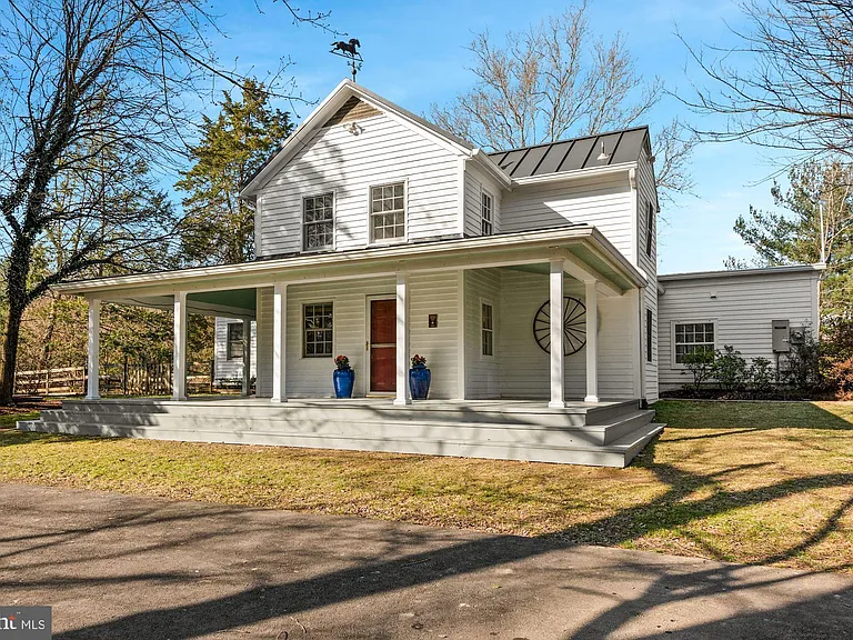 326 Walker Rd — Photo 2