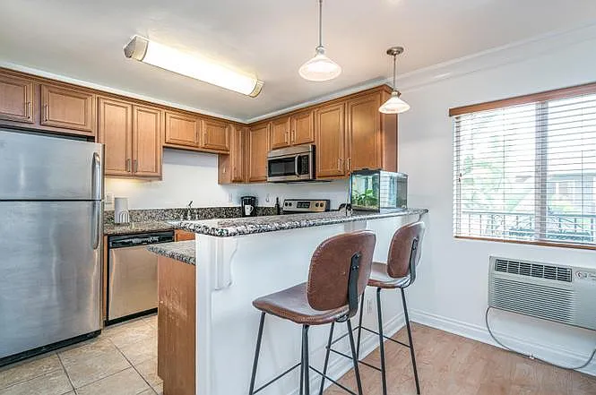 800 N Mollison Ave N #35 — Photo 4