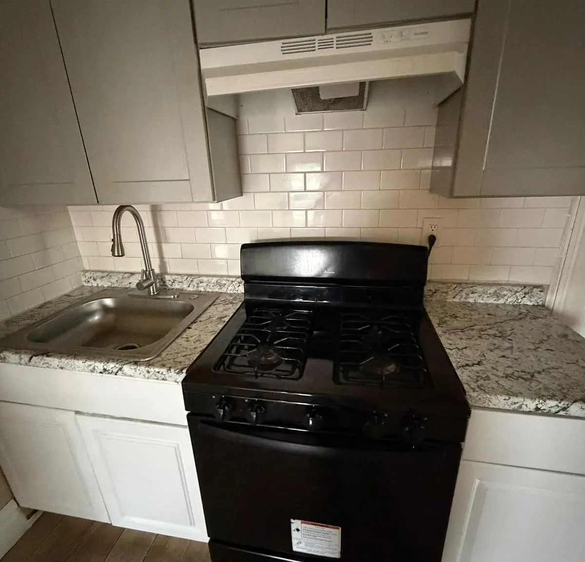 3 bed, 1000 sqft, $2,150 — Photo 2