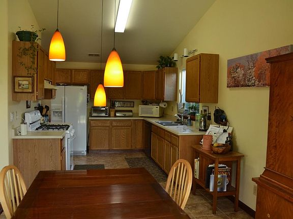 3rd image of 1841 Oakdale Dr
