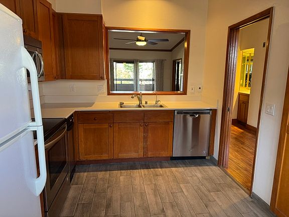 3rd image of 8870 Villa La Jolla Dr Unit 306
