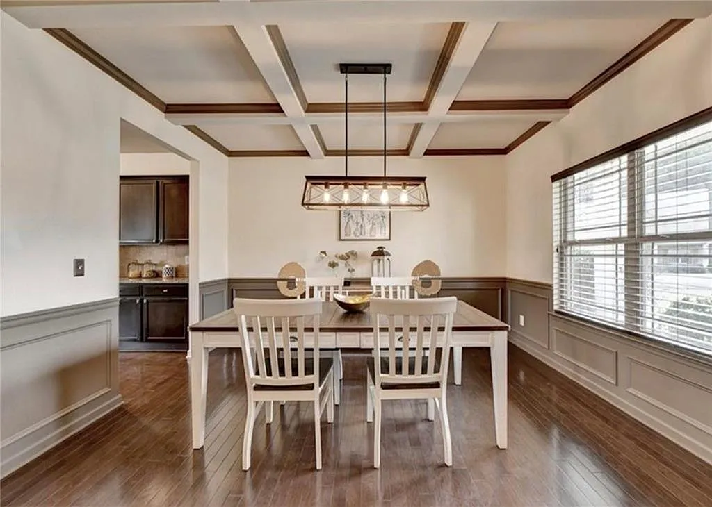 5 bed, 3.5 bath, 2447 sqft, $4,000 — Photo 3