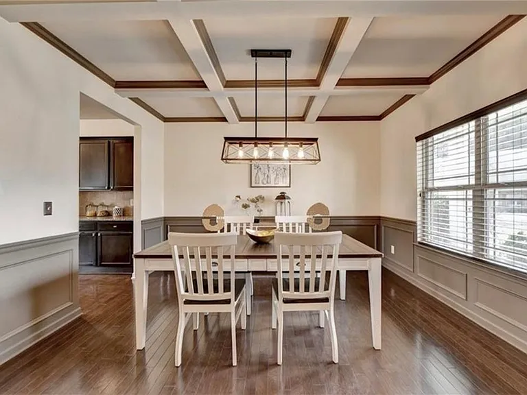 1376 Castleberry Dr — Photo 3
