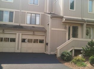 1540 Pineview Dr, Upper St Clair, PA