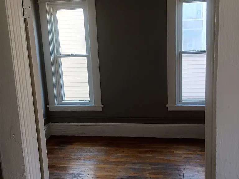 912 Hall St SE — Photo 4