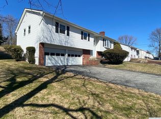 28 Split Tree Dr, Wappingers Falls, NY 12590