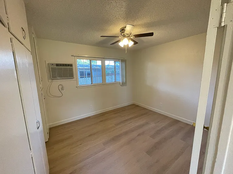 1196 W Valencia Dr #E — Photo 10