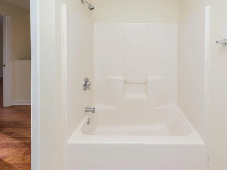 Rosewood Condominiums — Photo 14