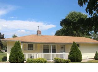 12 Young Birch Rd, Levittown, PA 19057