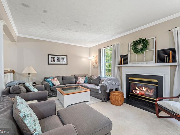 4th image of 305 W Park Dr