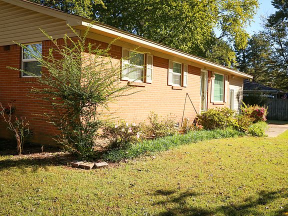 Nice flower bed space.