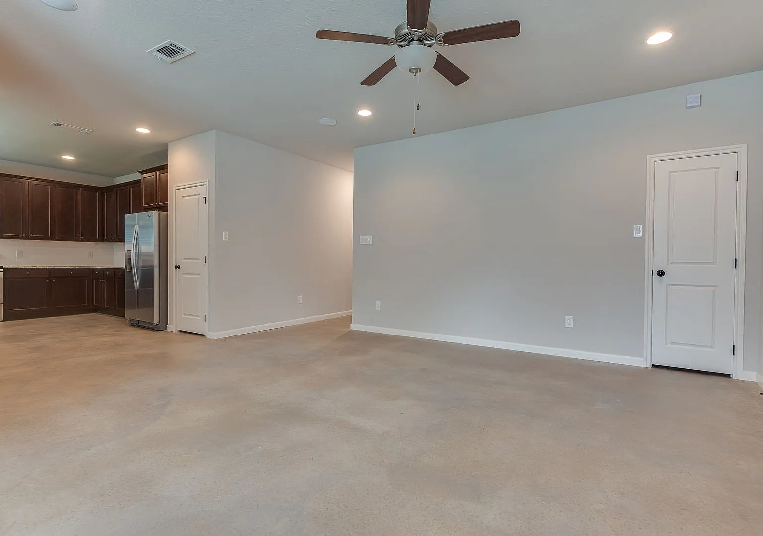 * Move In Summer 2028 * 5 Bed 3 Bath Walking Distance To Tcu Campus — Photo 4