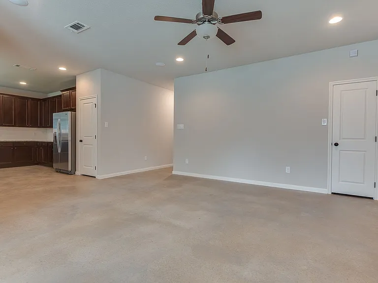 2729 Lubbock Ave — Photo 5