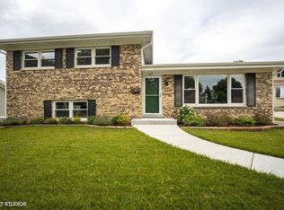 1663 E Algonquin Rd, Des Plaines, IL 60016