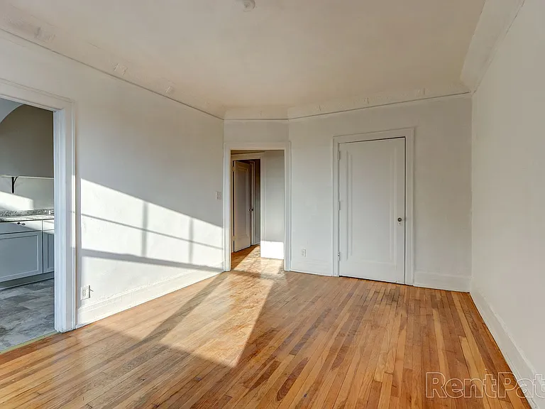 Manning Manor — Photo 5